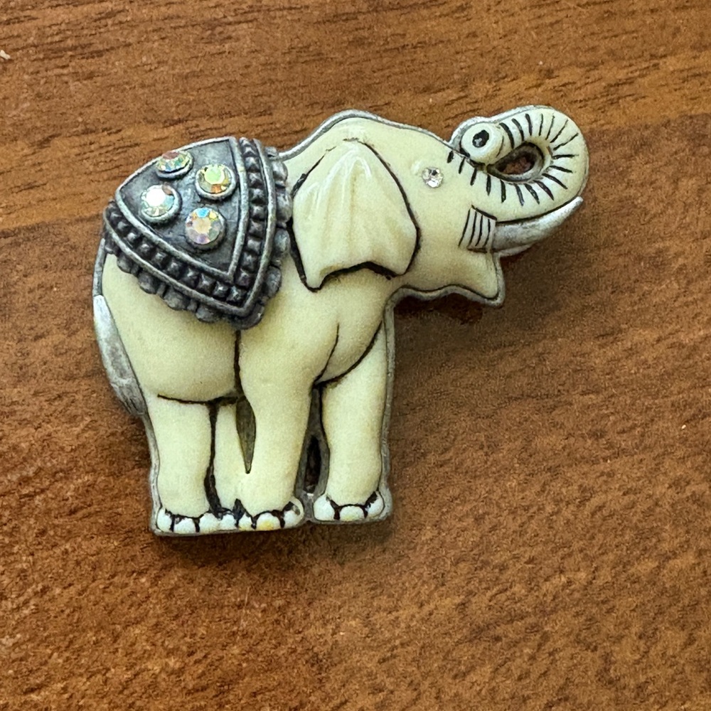 Cream and Silver Elephant Brooch with Intricate Details